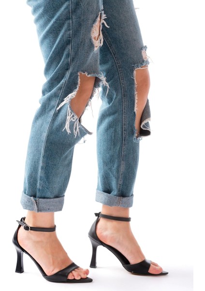 718 Siyah Cilt Sivri Burunlu Topuklu Bilekten Bağlamalı Kadın Ayakkabı fiyatları