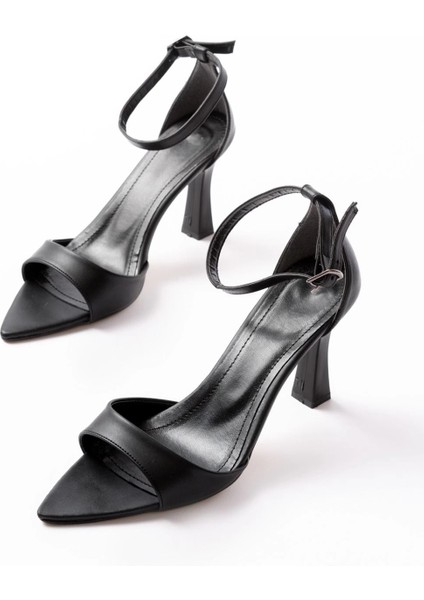 718 Siyah Cilt Sivri Burunlu Topuklu Bilekten Bağlamalı Kadın Ayakkabı modelleri