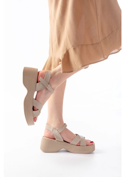 24414-1005 Bej Günlük Çapraz Dolgu Topuk Kadın Sandalet