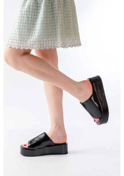 861-1011 Siyah Cam Kırığı Geniş Bantlı Dolgu Kadın Terlik