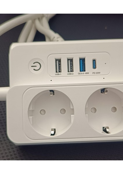 Alexa ve Google Asistan Ile Uyumlu Çoklu Priz, Wifi Bağlantılı Akıllı Priz. 4 Soket, 3 Usb, 1 Usb-C, Akıllı Priz