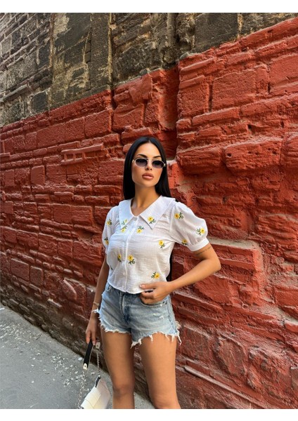 Beyaz Çiçek Nakışlı Kısa Kollu Gömlek fiyatları