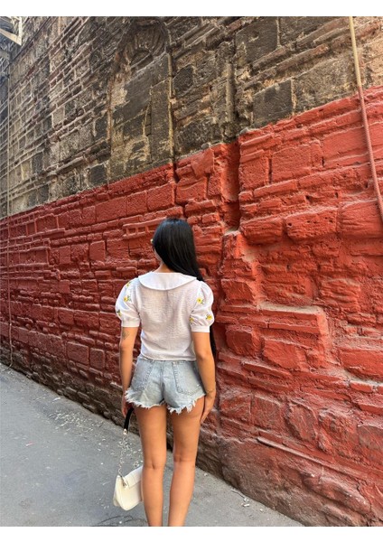 Beyaz Çiçek Nakışlı Kısa Kollu Gömlek modelleri