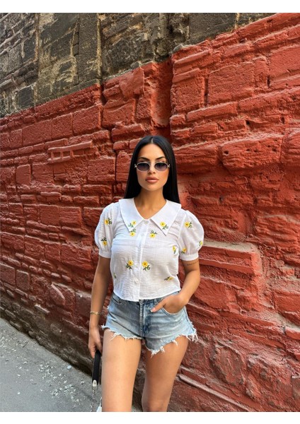 Beyaz Çiçek Nakışlı Kısa Kollu Gömlek indirimleri
