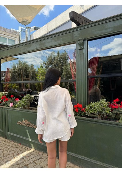 Beyaz Kalp Nakışlı Müslin Elastan Gömlek modelleri