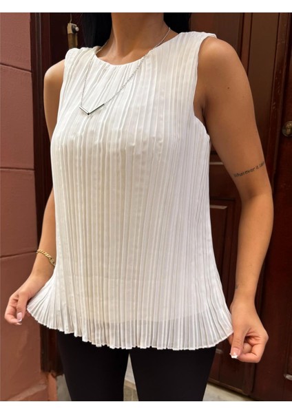 Beyaz Koton Viskon Pileli Kolsuz Bluz