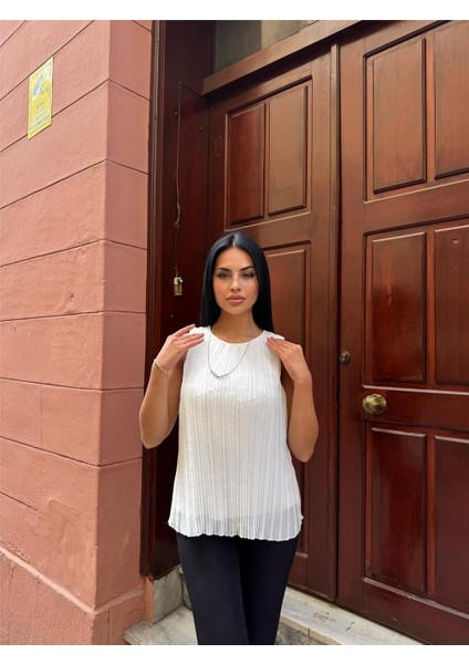 Beyaz Koton Viskon Pileli Kolsuz Bluz fırsatları
