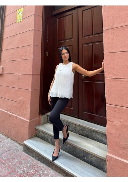 Beyaz Koton Viskon Pileli Kolsuz Bluz indirimleri