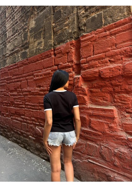 Siyah Kısa Kollu Pamuklu Radyo Baskılı Tişört modelleri