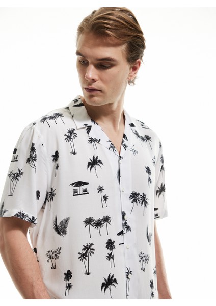 Kısa Kollu Devrik Yaka Regular Fit Viskon Palmiye Desenli Gömlek