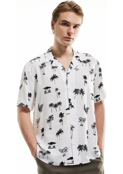 Kısa Kollu Devrik Yaka Regular Fit Viskon Palmiye Desenli Gömlek fiyatları