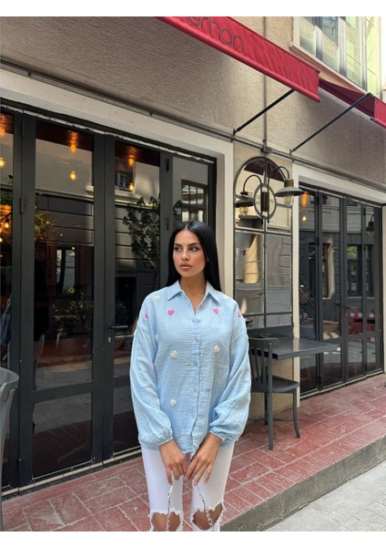 Mavi Kalp Nakışlı Viskon Gömlek fırsatları