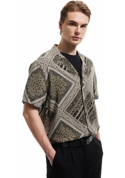 Viskon Kısa Kollu Regular Fit Devrik Yaka Etnik Desenli Gömlek