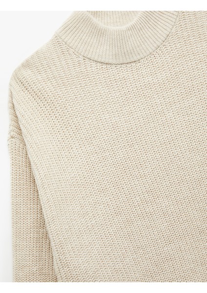 Uzun Kollu Dik Yaka Oversize Örgü Kazak modelleri