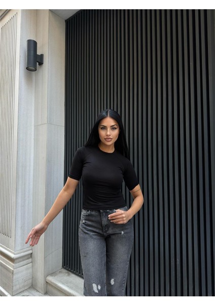 Kadın Siyah Bisiklet Yaka Reglan Omuzlu Kısa Kollu Viskon Badi Tişört fırsatları