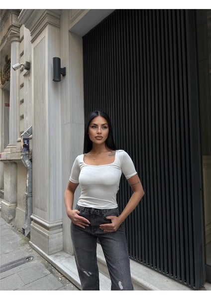 Kadın Ekru Kelebek Nakışlı Bisiklet Yaka Uzun Kollu Viskon Badi Tişört indirimleri