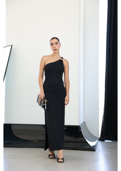 Aksesuar Detaylı Yanı Yırtmaçlı Midi Elbise