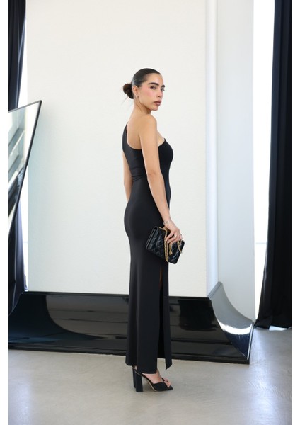 Aksesuar Detaylı Yanı Yırtmaçlı Midi Elbise modelleri