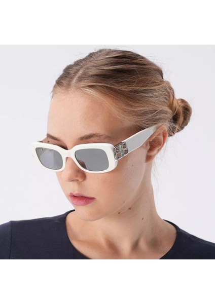 BB0310SK 003 Beyaz Siyah Aynalı Dikdörtgen Kadın Güneş Gözlüğü 53-22 fiyatları