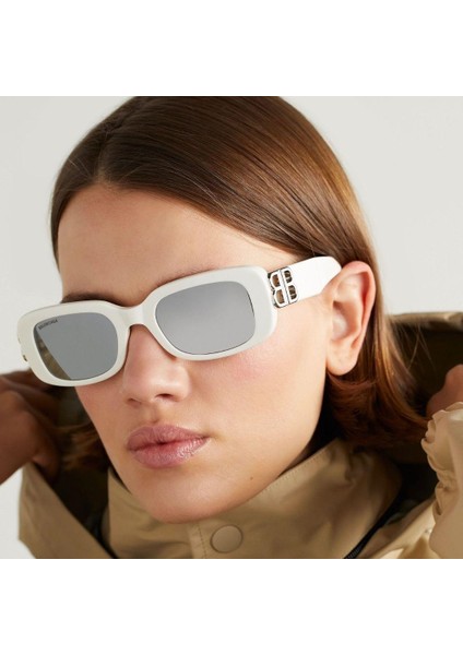 BB0310SK 003 Beyaz Siyah Aynalı Dikdörtgen Kadın Güneş Gözlüğü 53-22 fırsatları