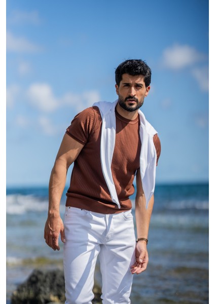 Bisiklet Yaka Kendinden Desenli Triko Tshırt