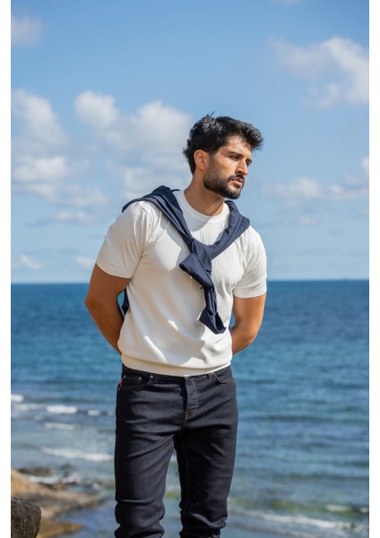 Bisiklet Yaka Kendinden Desenli Triko Tshırt