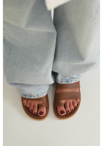 Sandalet 2509 - Çift Bantlı Parmak Arası Taba Kadın Terlik