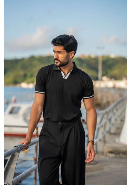 Apaç Yaka Kendinden Desenli Triko Tshırt