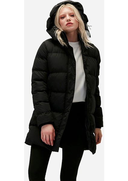 Nikita Puffer Siyah Kapüşonlu Kadın Mont modelleri