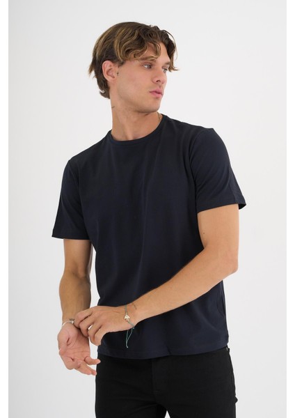 Erkek Lacivert %100 Pamuklu Standart Kalıp Likralı Basic T-Shirt indirimleri
