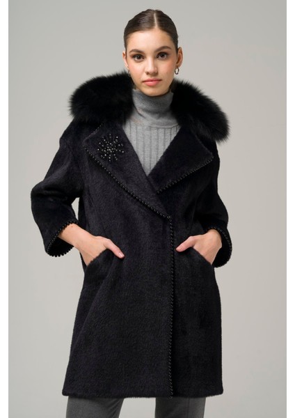Çıkabilir Kürklü Işleme ve Inci Detaylı Peluş Kaban Siyah 3959-TK