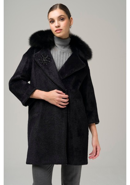 Çıkabilir Kürklü Işleme ve Inci Detaylı Peluş Kaban Siyah 3959-TK indirimleri