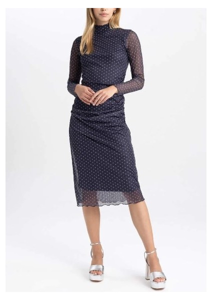 Straight Fit Yarım Balıkçı Yaka Puantiye Desenli Midi Uzun Kollu ELBISE-200