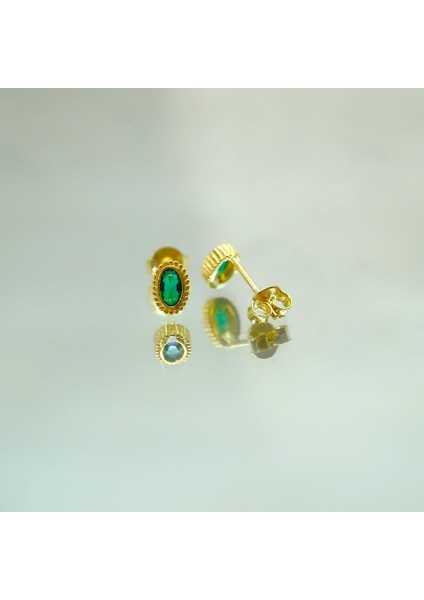 Gümüş Küpe - Kadın 0.50 Karat Zümrüt Taşlı Sade Minimal Tasarım 925 Ayar Gümüş Küpe modelleri