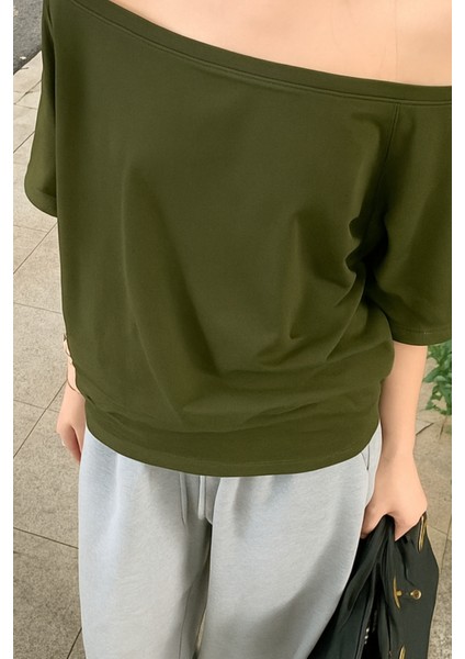 Haki Kadın Düşük Omuz Kayık Yaka Oversize T-Shirt modelleri