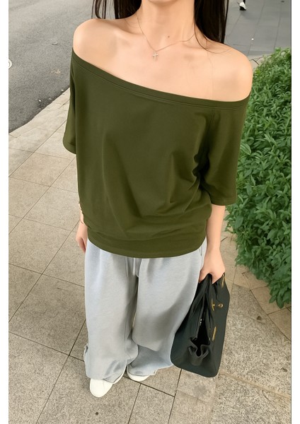 Haki Kadın Düşük Omuz Kayık Yaka Oversize T-Shirt