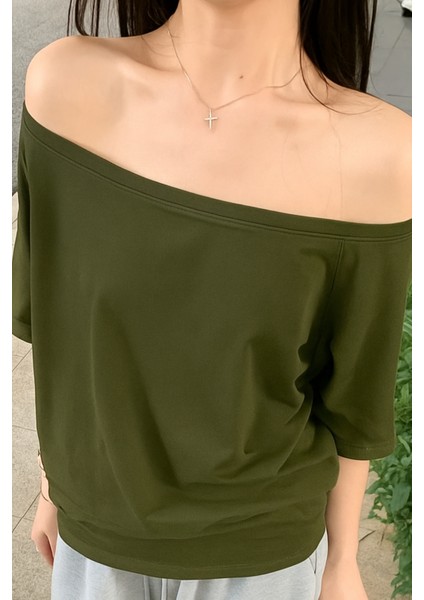 Haki Kadın Düşük Omuz Kayık Yaka Oversize T-Shirt fiyatları