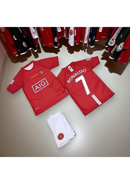 Manchester United Ronaldo Kırmızı T-Shirt Şortlu Halı Saha Forma modelleri