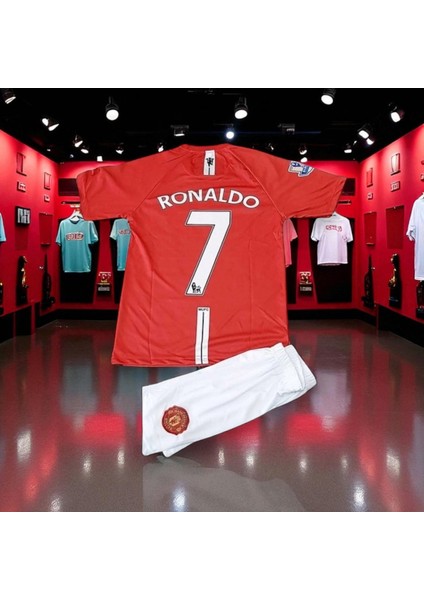 Manchester United Ronaldo Kırmızı T-Shirt Şortlu Halı Saha Forma fırsatları