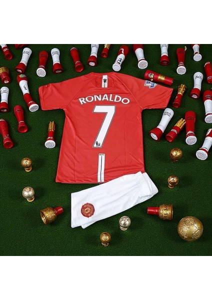 Manchester United Ronaldo Kırmızı T-Shirt Şortlu Halı Saha Forma indirimleri