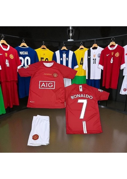 Manchester United Ronaldo Kırmızı T-Shirt Şortlu Halı Saha Forma modelleri