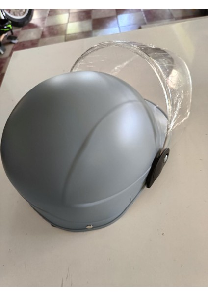 Motosilet Jokey Kaskı Camlı Gri modelleri