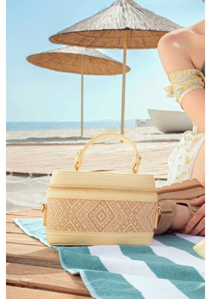 Kadın Sarı Uzun Askılı Desenli Mini Kutu Çapraz Çanta 25SBD262014