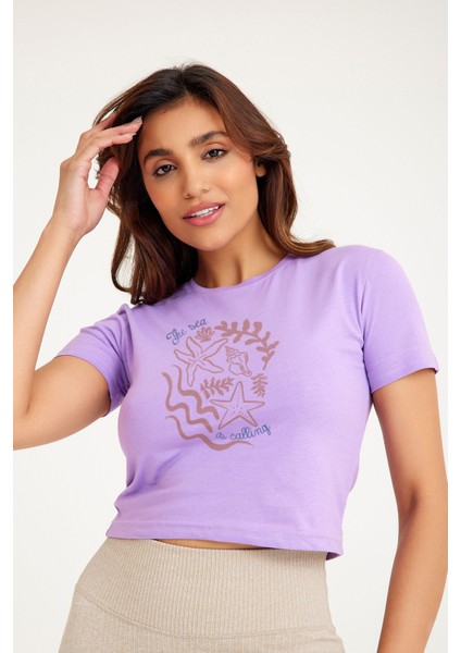 Lila Crop Top The Sea Is Calling Summer Vibe Deniz Güneş Kum Yaz Kadın Tişört Kısa Kollu T-Shirt