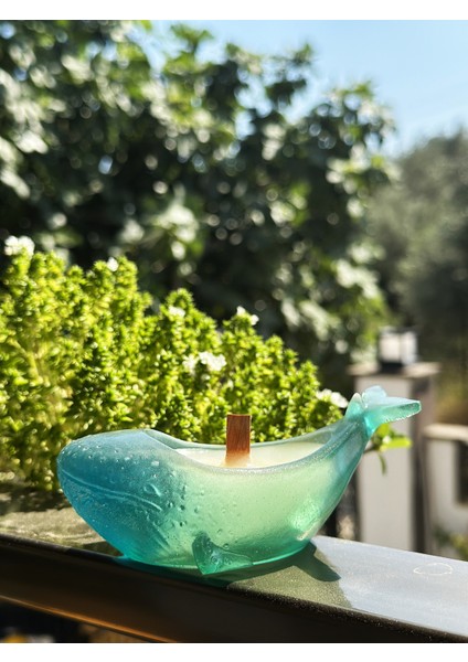 Balina Şeklinde El Yapımı Epoksi Mum – Ahşap Fitilli, Dekoratif & Yeniden Kullanılabilir (7X11,5CM) modelleri