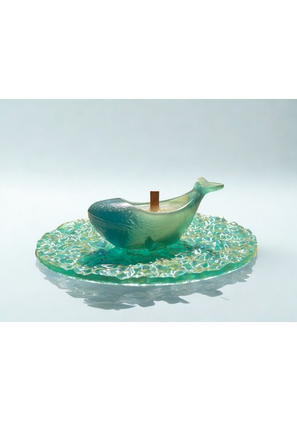 Balina Şeklinde El Yapımı Epoksi Mum – Ahşap Fitilli, Dekoratif & Yeniden Kullanılabilir (7X11,5CM)