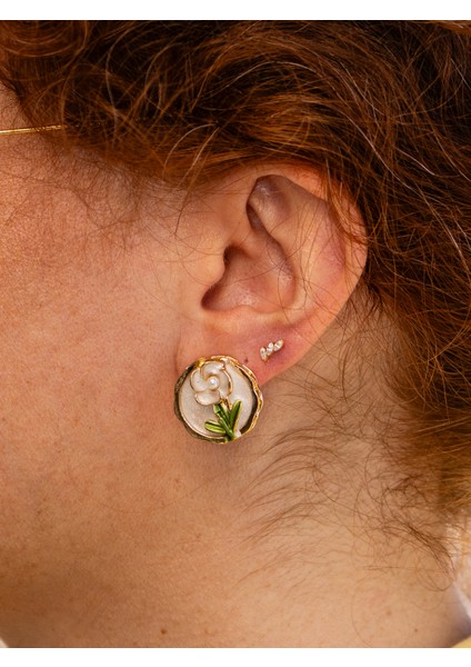 Oréllia Beyaz Çiçek Motifli Mineli Incili Vintage Sanat Küpe fiyatları