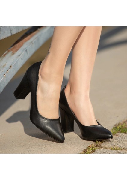 Giort Siyah Cilt Topuklu Ayakkabı fırsatları