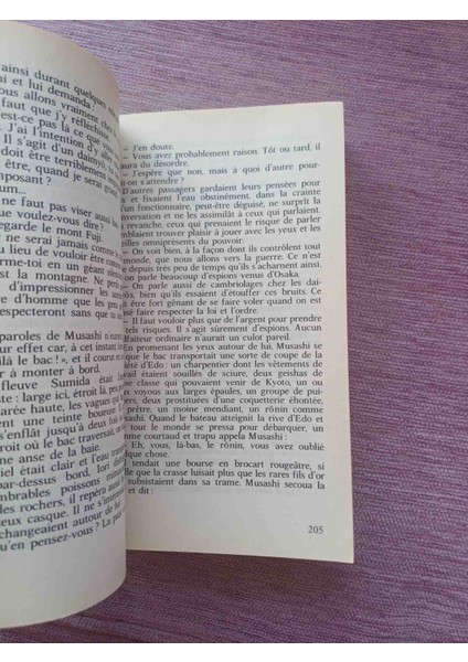 Eiji Yoshikawa'nın 'la Parfaite Lumière' Adlı Çizgi Romanı, Kapakta Geleneksel Japon Karakterleri Gösterir. 700 Sayfa 1983 Basimi Cok Temiz Kondisyonda Fransizca Dilindedir fırsatları