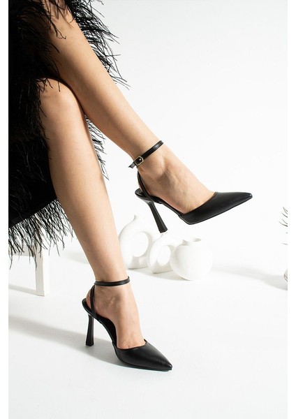 Kadın Ince Topuklu Bilekten Bağlamalı Stiletto
